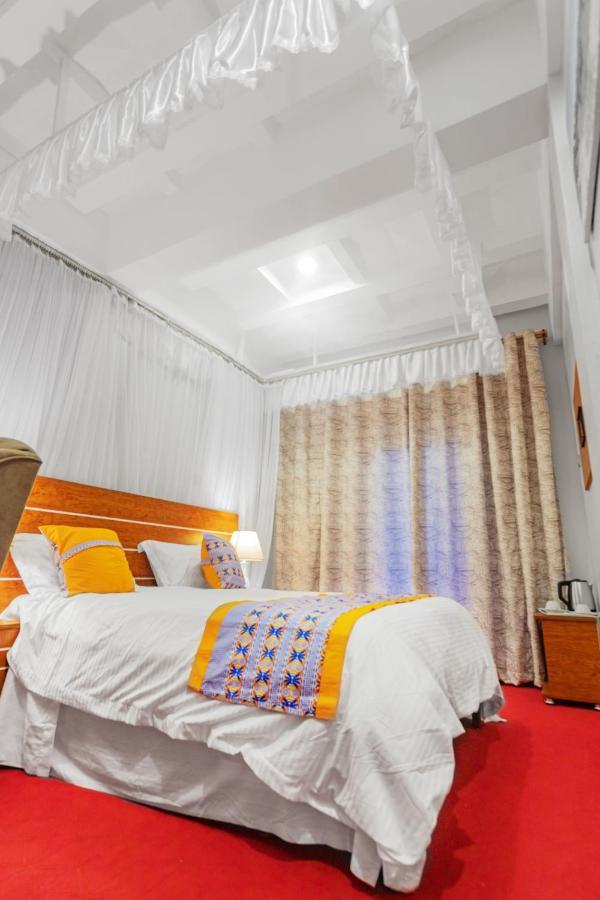 Ambrosia Heights Entebbe Hotell Exteriör bild