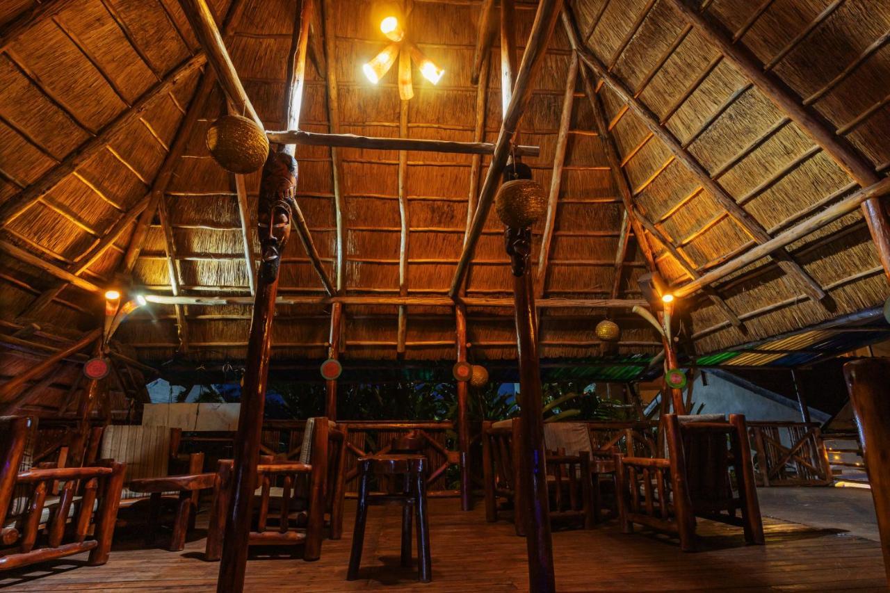 Ambrosia Heights Entebbe Hotell Exteriör bild