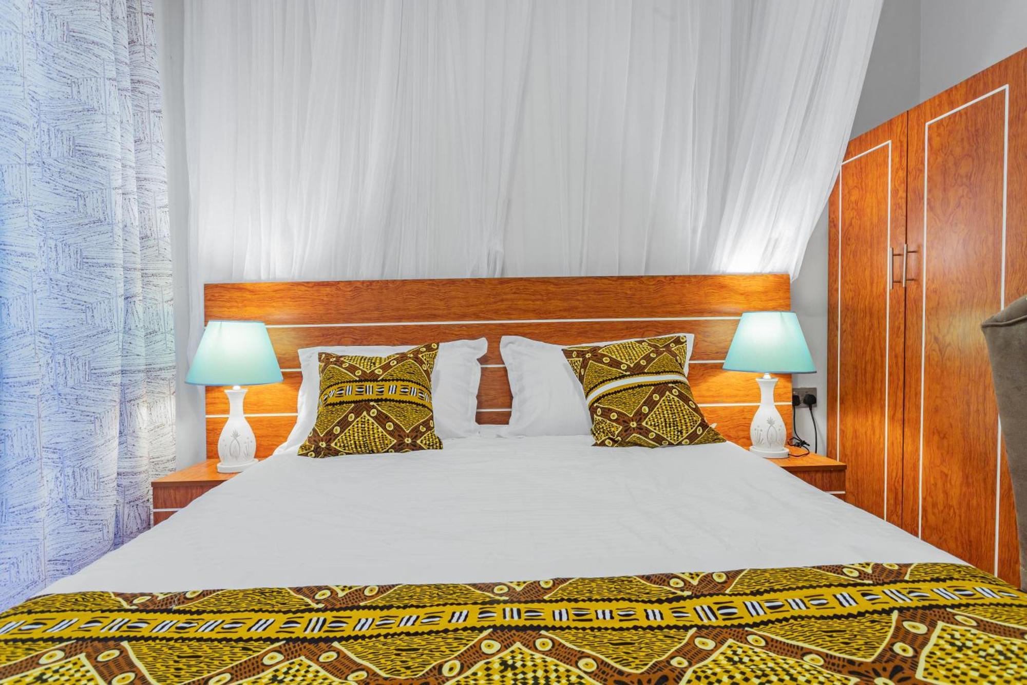 Ambrosia Heights Entebbe Hotell Exteriör bild