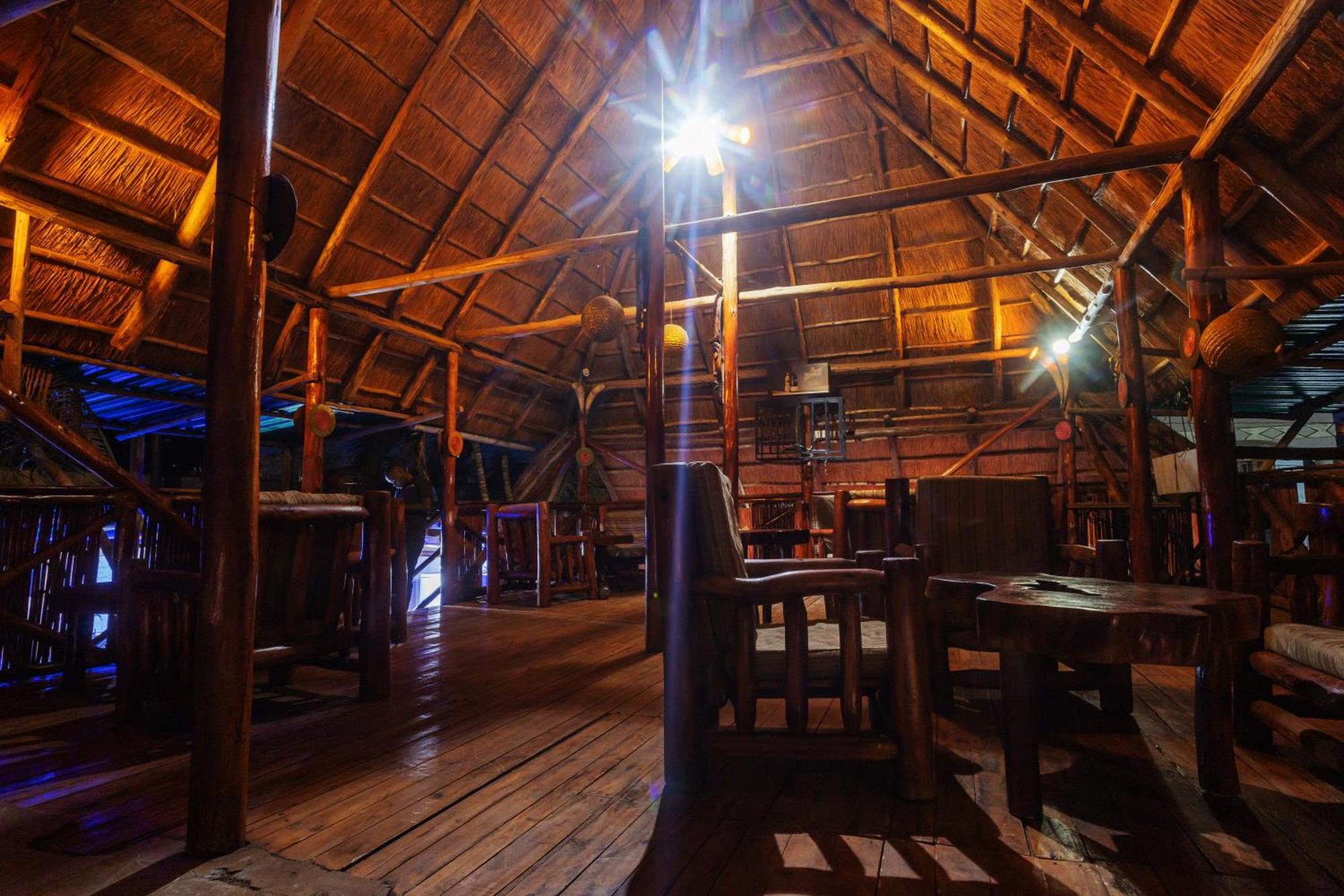 Ambrosia Heights Entebbe Hotell Exteriör bild
