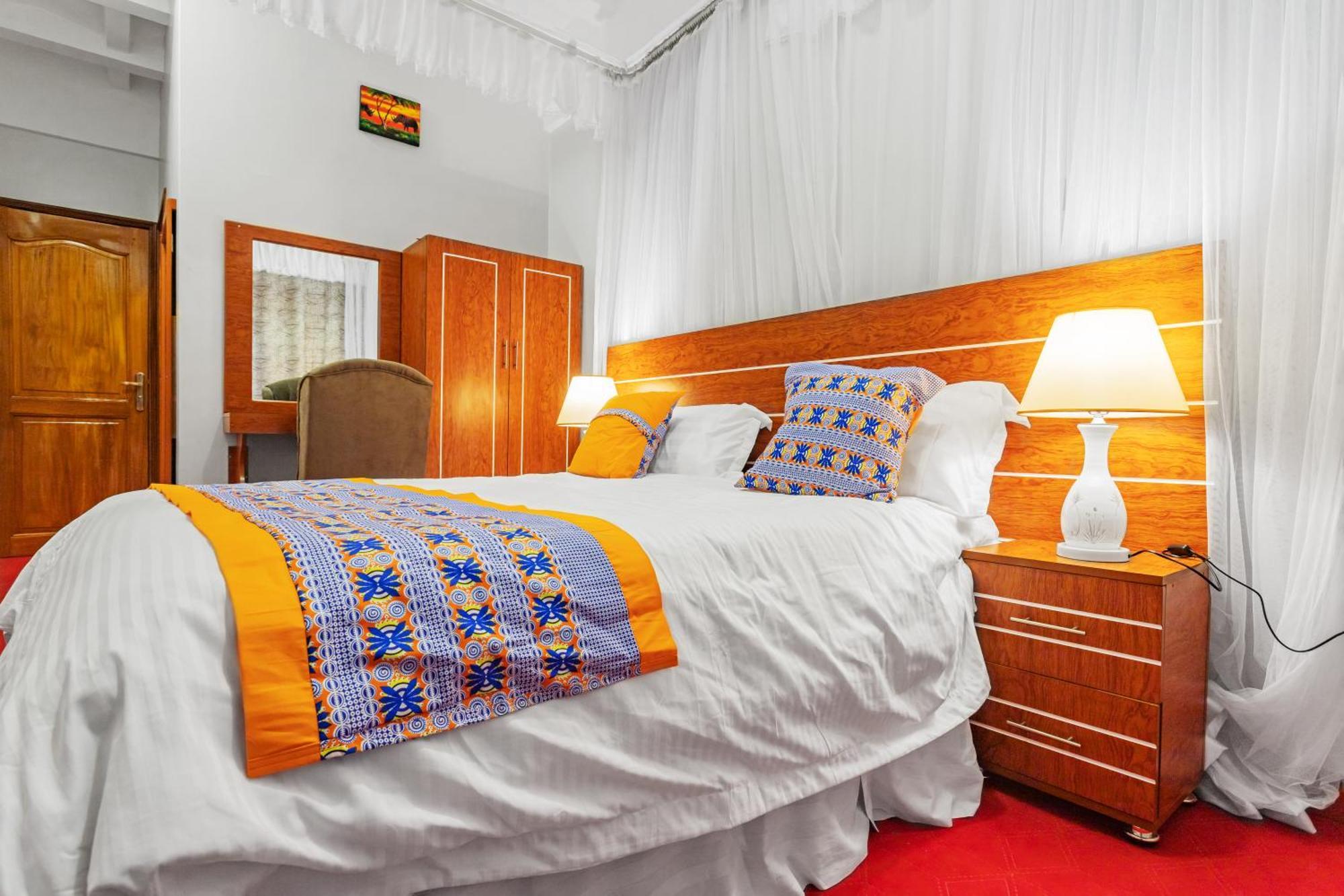 Ambrosia Heights Entebbe Hotell Exteriör bild