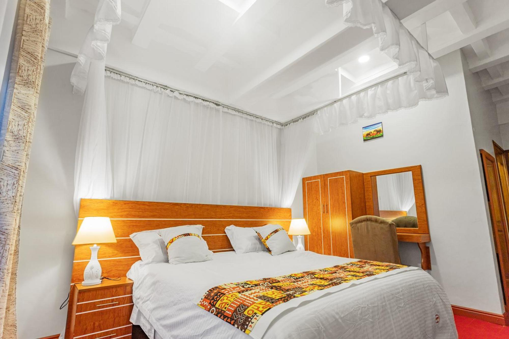 Ambrosia Heights Entebbe Hotell Exteriör bild