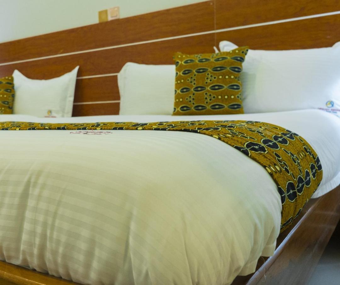 Ambrosia Heights Entebbe Hotell Exteriör bild