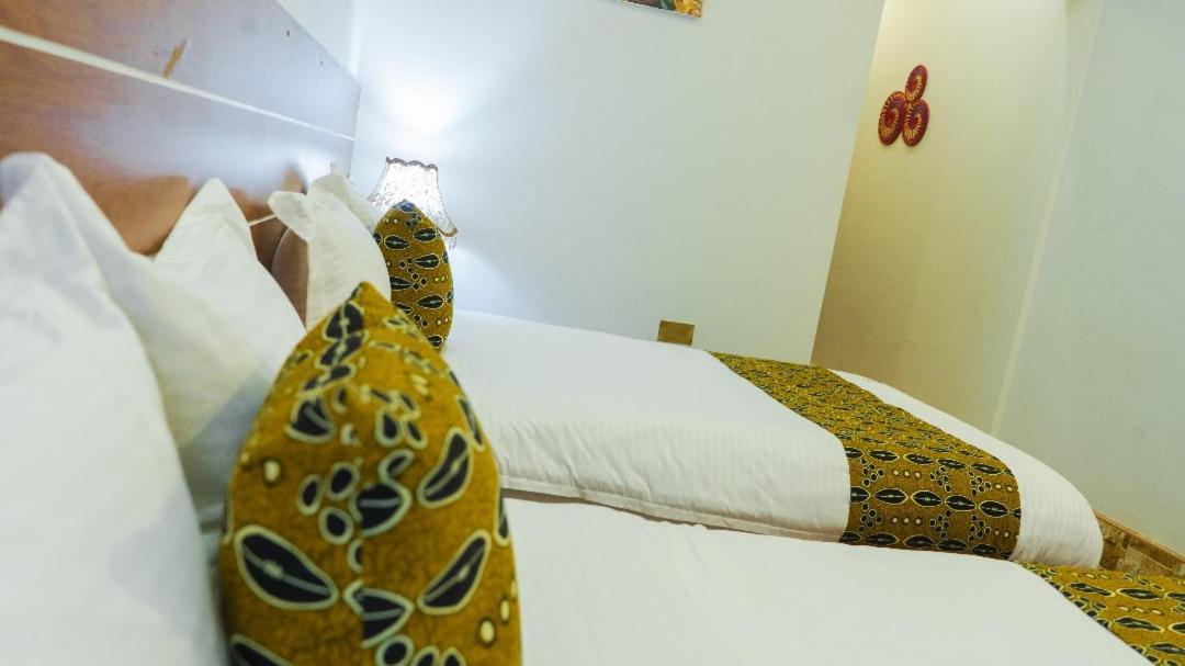 Ambrosia Heights Entebbe Hotell Exteriör bild