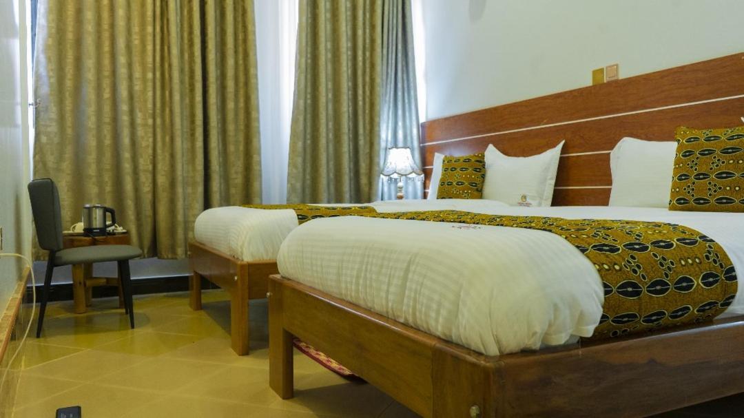 Ambrosia Heights Entebbe Hotell Exteriör bild