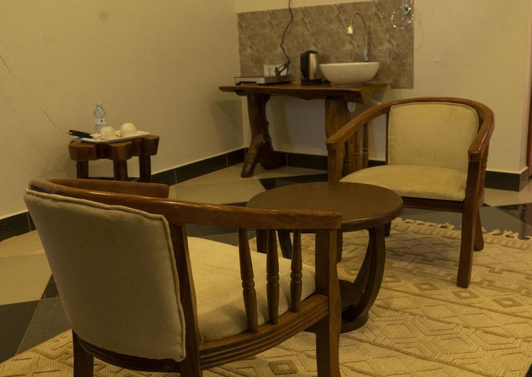 Ambrosia Heights Entebbe Hotell Exteriör bild
