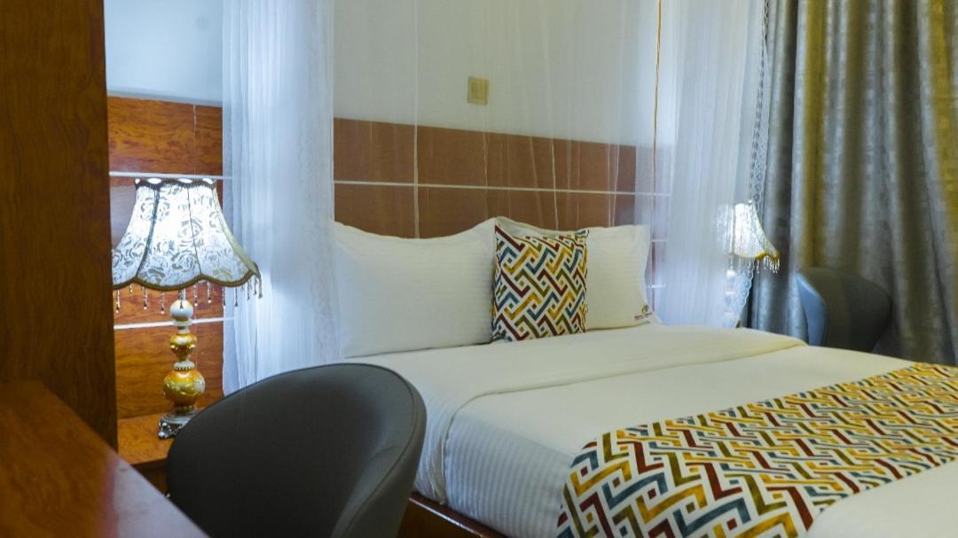 Ambrosia Heights Entebbe Hotell Exteriör bild