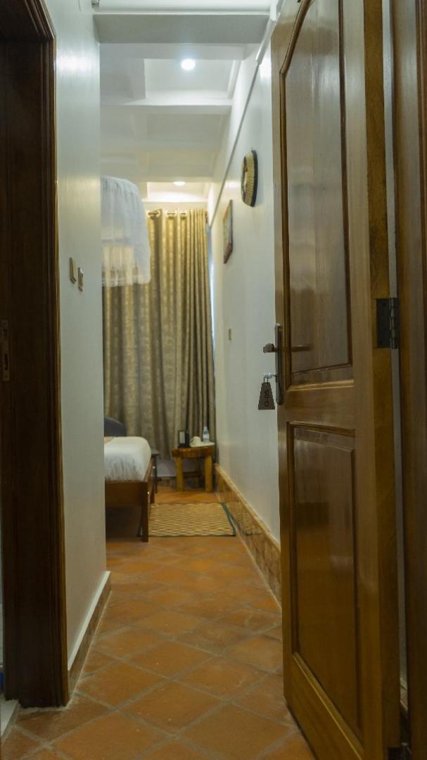 Ambrosia Heights Entebbe Hotell Exteriör bild