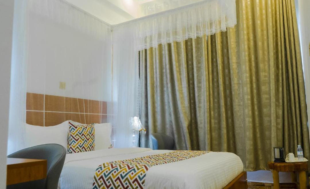 Ambrosia Heights Entebbe Hotell Exteriör bild